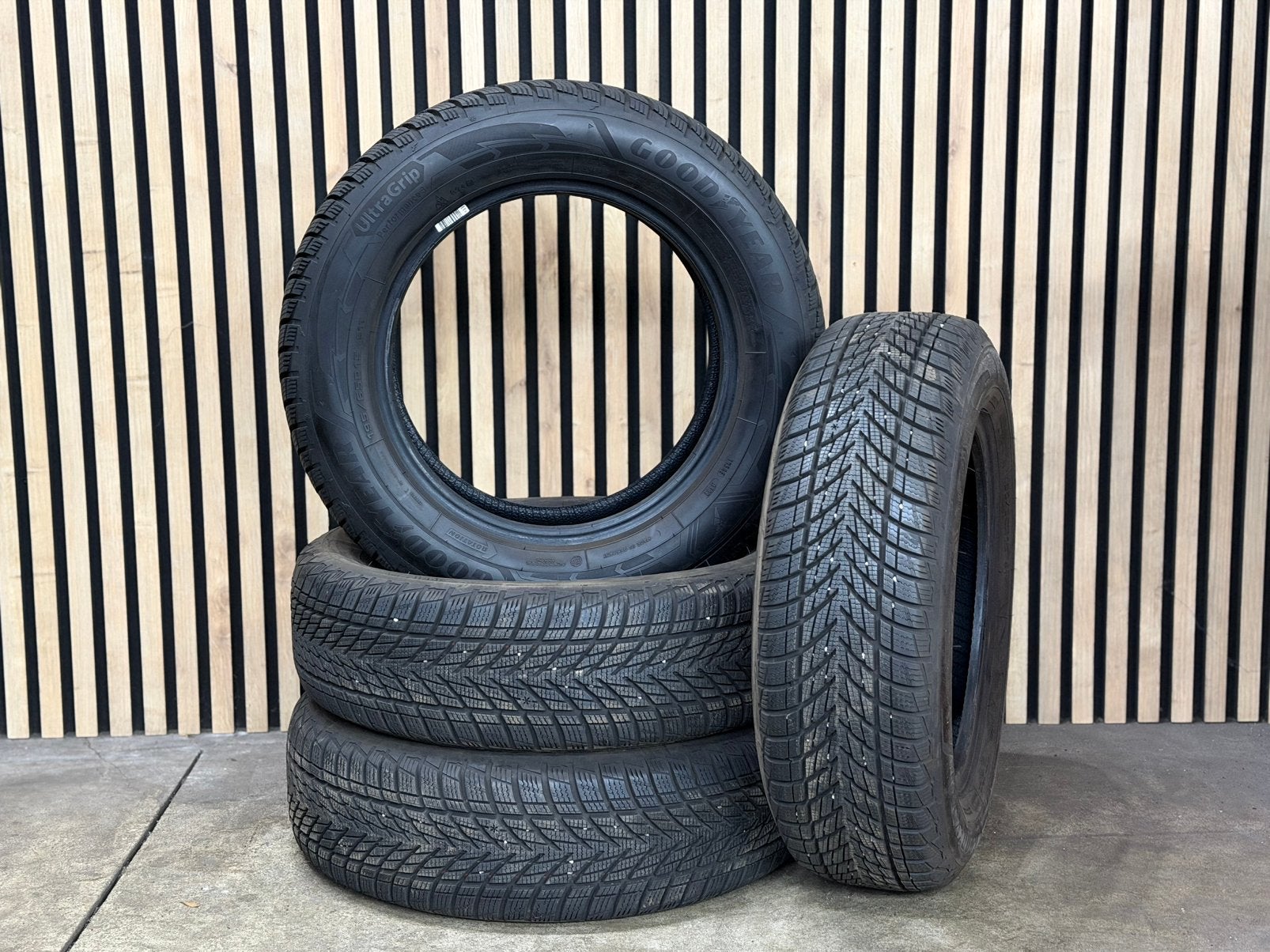 4x Goodyear Winterbanden 195/65/R15 7mm DOT24 €250 all incl, Ophalen, 15 inch, Winterbanden, Band(en)