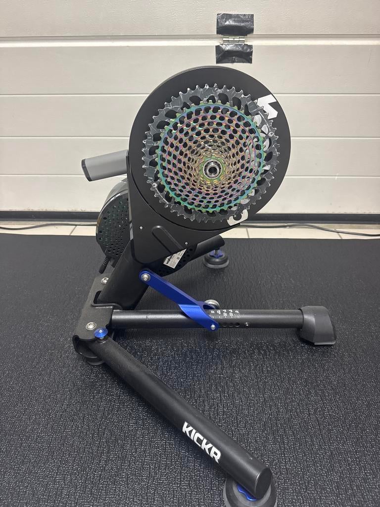 Wahoo KICKR V5 Smart Trainer met SRAM Cassette, Sport en Fitness, Wielrennen, Ophalen of Verzenden, Zo goed als nieuw, Overige typen