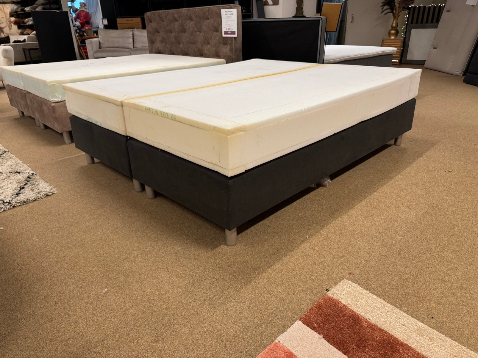 Boxspring 180x220 met matras kern Zwart Direct/Leverbaar, Ophalen, #Boxspring#Grijs#220#Stof#Bedden#2-Persoons, Zwart, Mwonenenslapen
