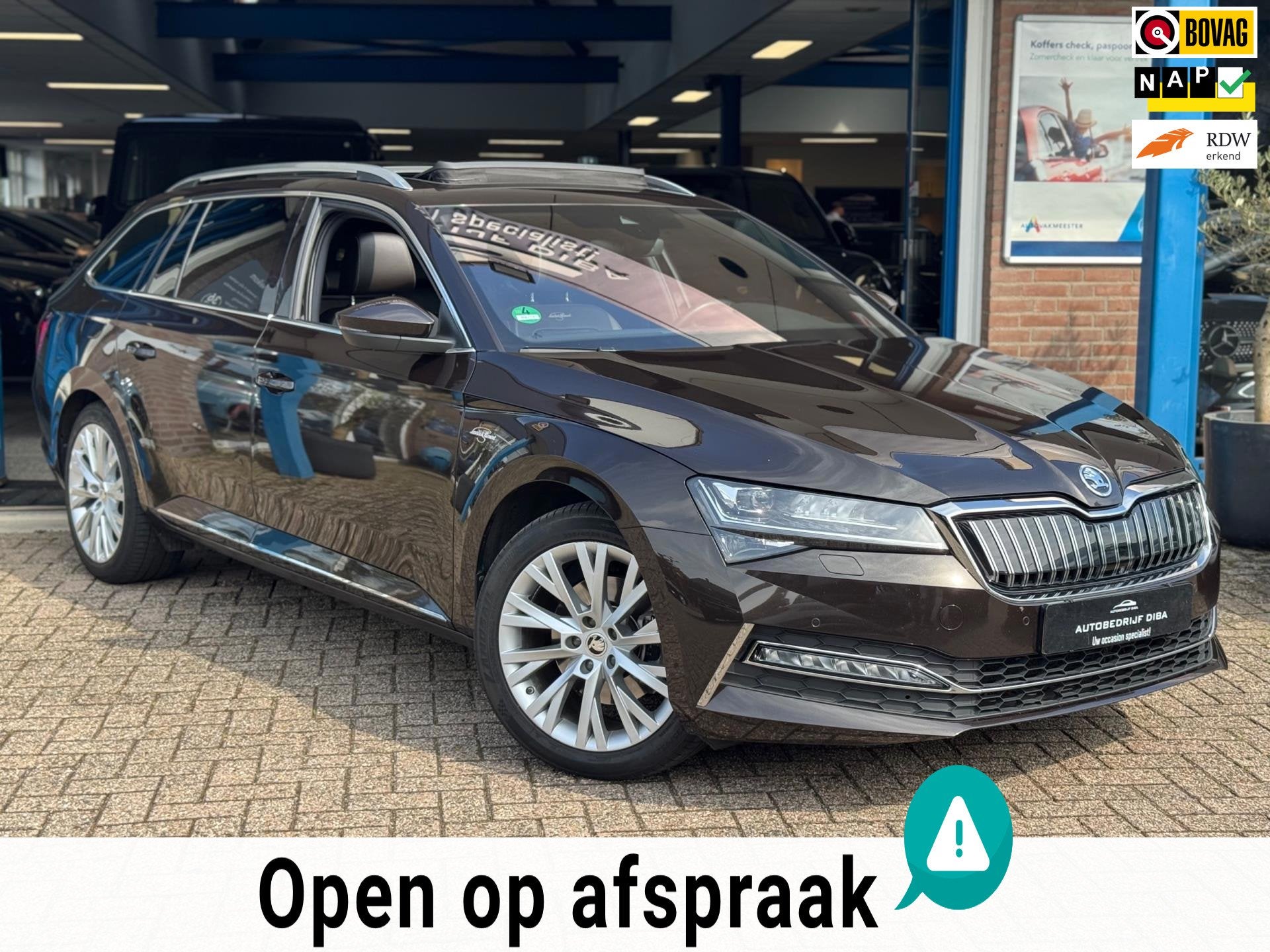 Skoda Superb Combi 1.4 TSI iV Sportline Business 2021 Full!, Auto's, Dealer onderhouden, Gebruikt, Euro 6, Bruin
