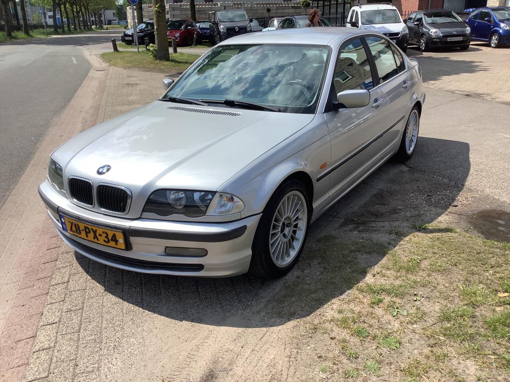 BMW 3-Serie 2.5 I 323 1999 Grijs E 46, Auto's, BMW, 1345 kg, Achterwielaandrijving, 2494 cc, 75 €/maand