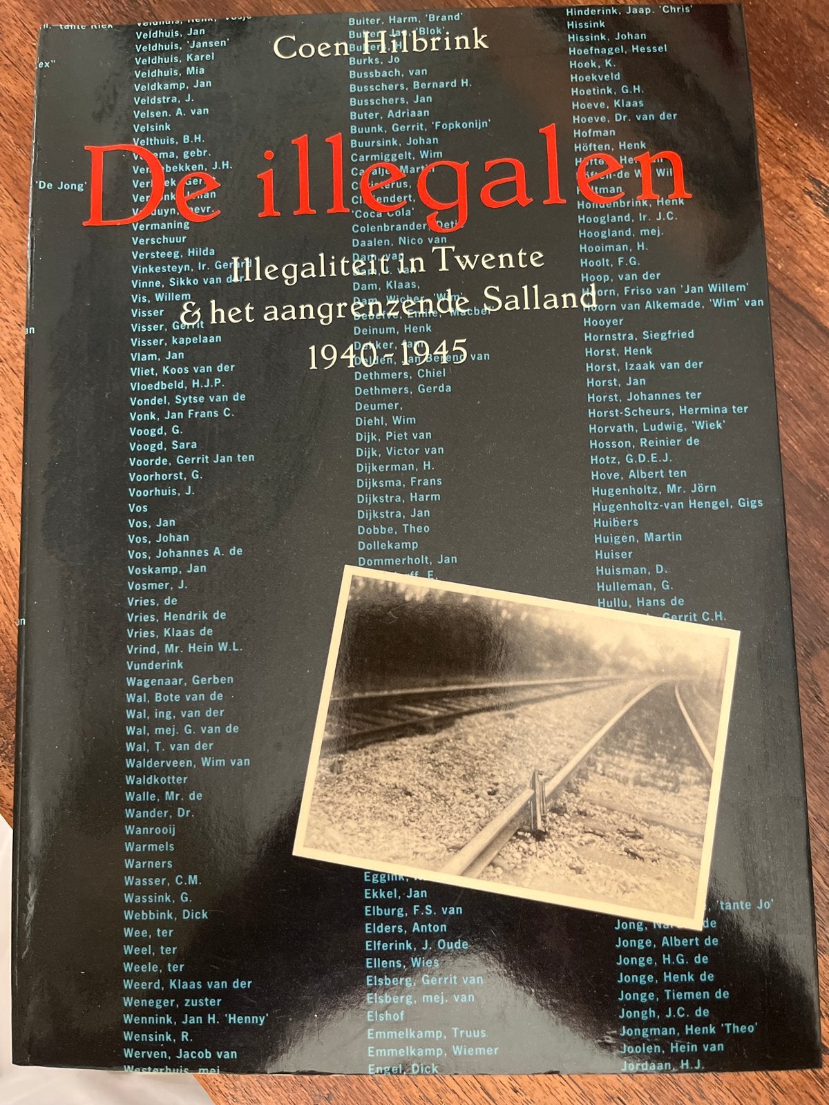 De illegaliteit in Twente en Salland 1940-1945, Boeken, Ophalen of Verzenden, 20e eeuw of later, Gelezen
