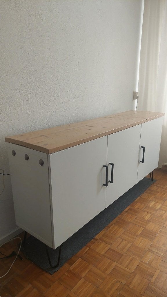 Strak wit dressoir met houten blad en zwarte hairpin poten, Huis en Inrichting, Kasten | Dressoirs, Ophalen, 150 tot 200 cm, 25 tot 50 cm