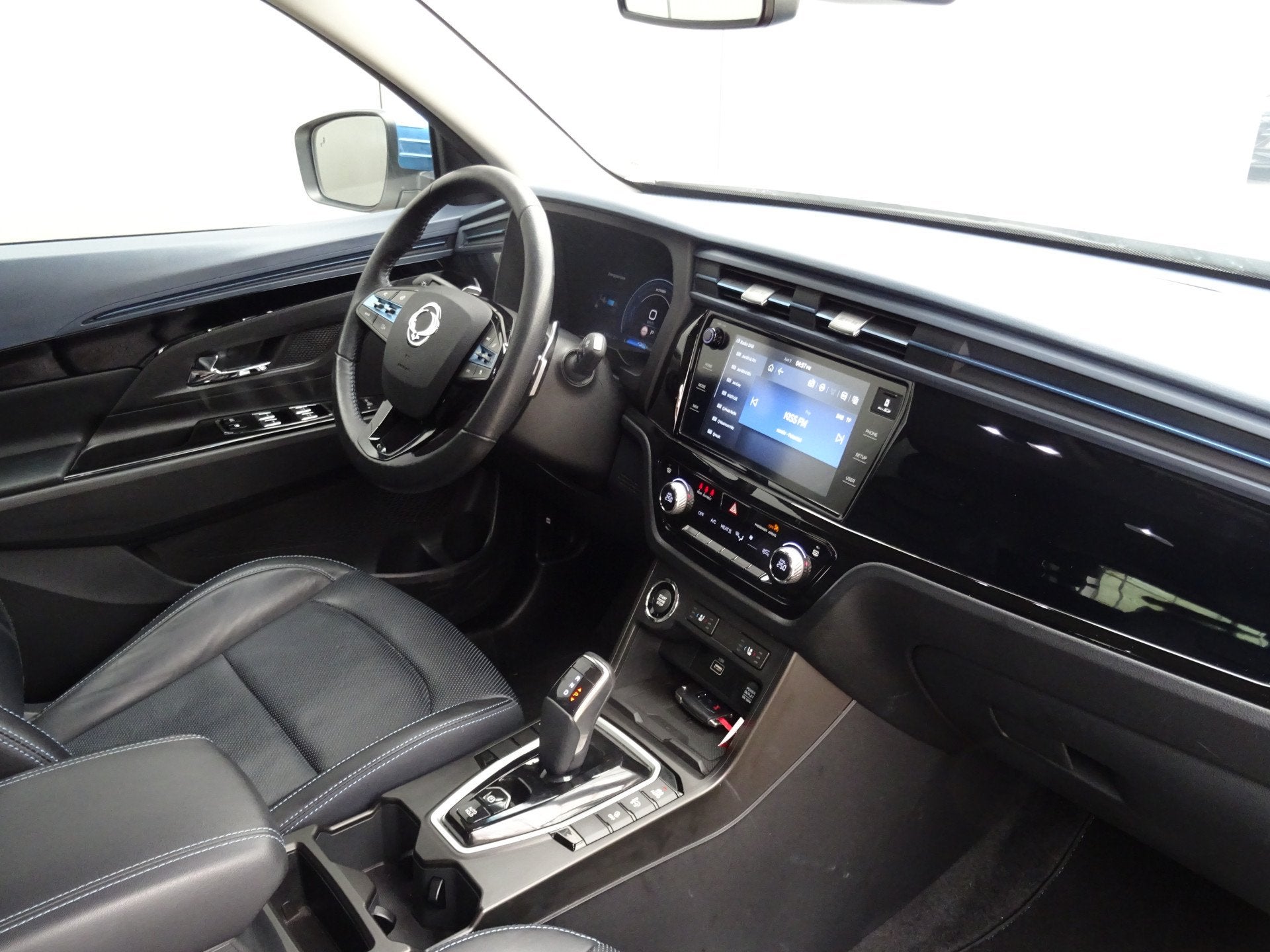 SsangYong Korando E-Motion Platinum 2WD * 326 KM ACCURADIUS, Auto's, SsangYong, 559 min, Gebruikt, 190 pk, Wit