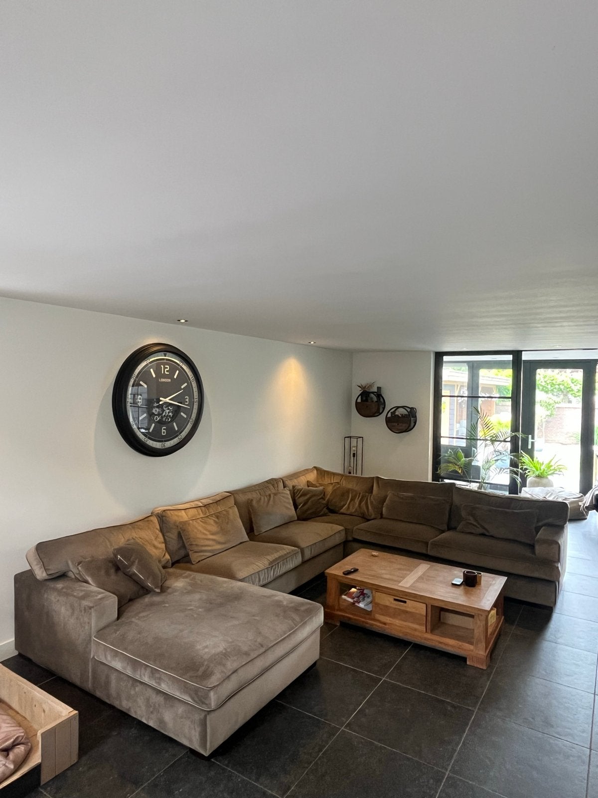 Zo goed als nieuwe taupe velvet loungebank met kussens, Ophalen, Zo goed als nieuw, Stof