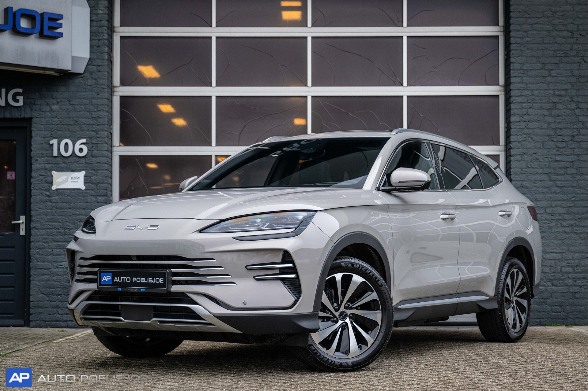 BYD SEAL U 1.5 T DM-i AWD, NIEUW NIEUW ! 4x4 Design, 324PK,, Automaat, Seal U, Zwart, Bedrijf
