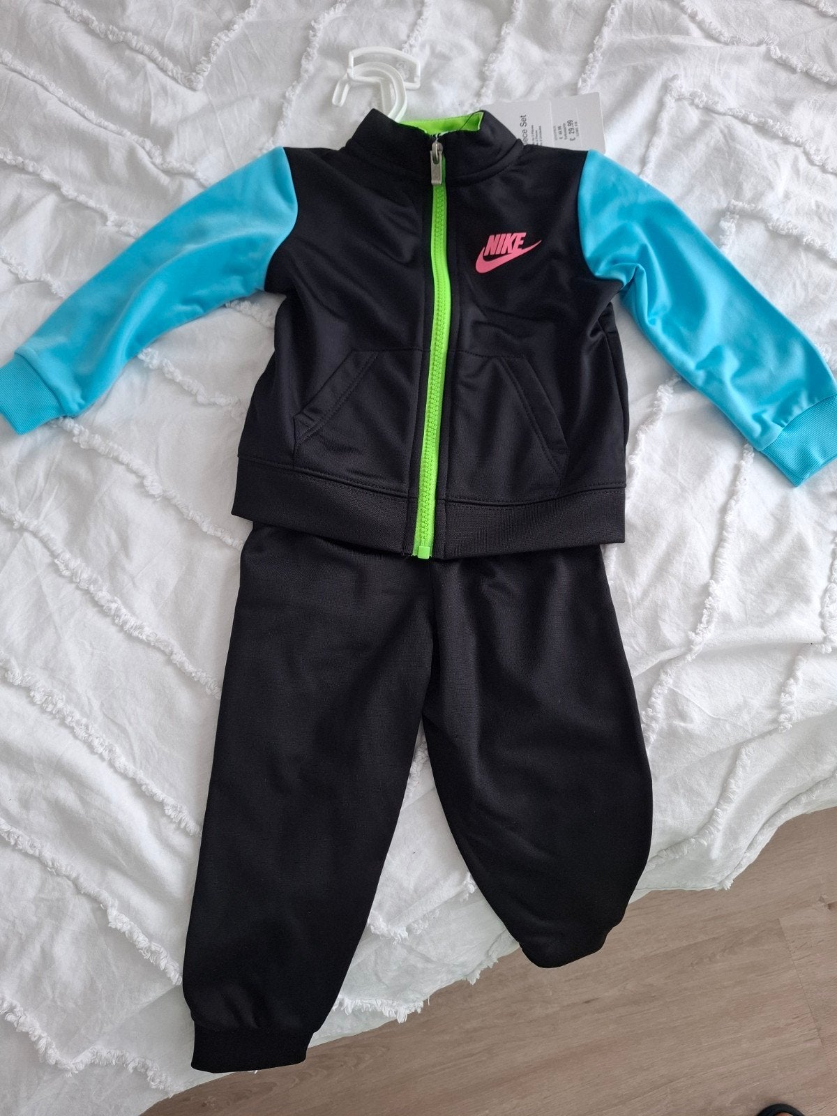 Nike Baby Trainingspak(nieuw)Zwart/Neon Groen/Blauw 18M, Ophalen of Verzenden, Nieuw, Nike, Jongetje of Meisje