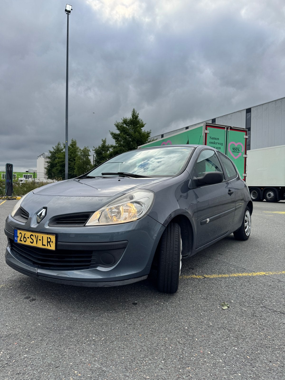 Renault Clio 1.2 16V 55KW 3-DRS E4 2006 Blauw. APK, Auto's, Voorwielaandrijving, 535 kg, 74 pk, 4 cilinders
