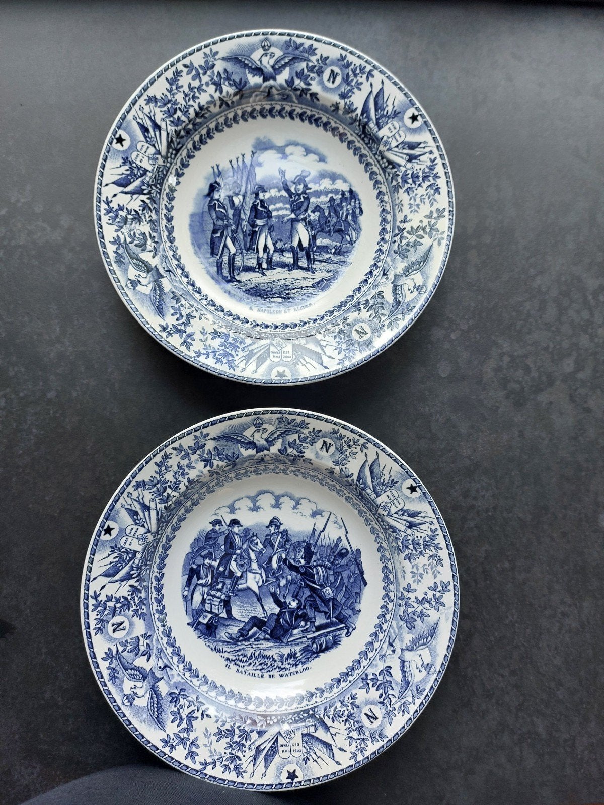 Twee antieke borden met Napoleontische scènes, Ophalen of Verzenden