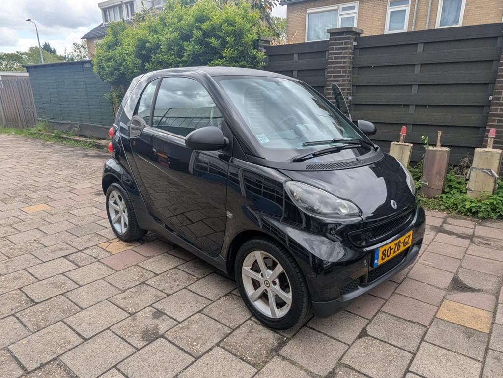 ForTwo 0.8 CDI AUT 2007 166000km leer apk tot 11-26, Auto's, Smart, Automaat, Achterwielaandrijving, 67 €/maand, Zwart