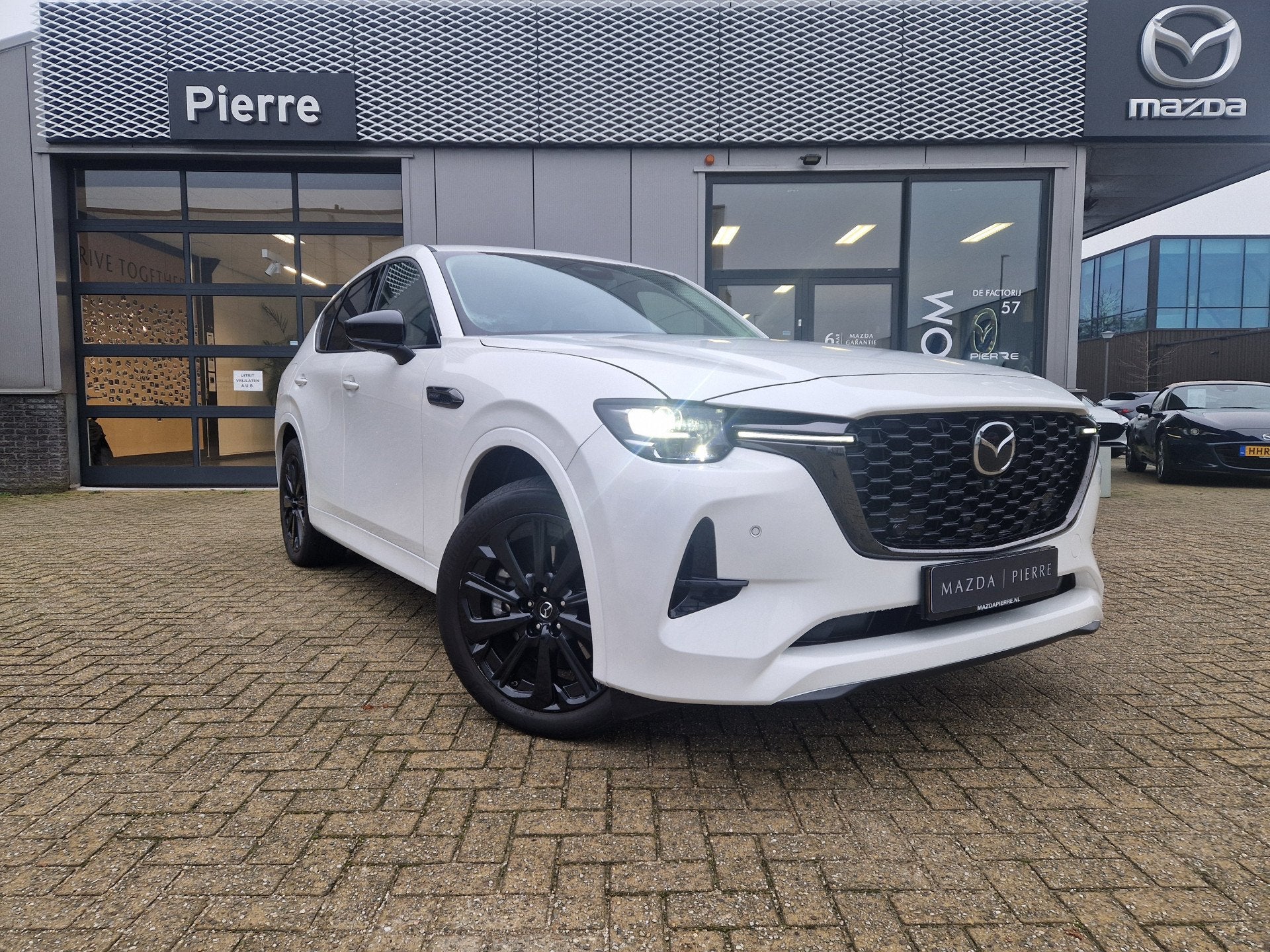 Mazda CX-60 2.5 e-SkyActiv PHEV Homura | NAVI | ACHTERUITRIJ, Auto's, Mazda, Automaat, Dealer onderhouden, 136 pk, Gebruikt
