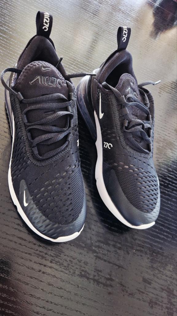 Nike Air Max 270 maat 40 (valt klein uit), Ophalen, Zo goed als nieuw, Sneakers of Gympen