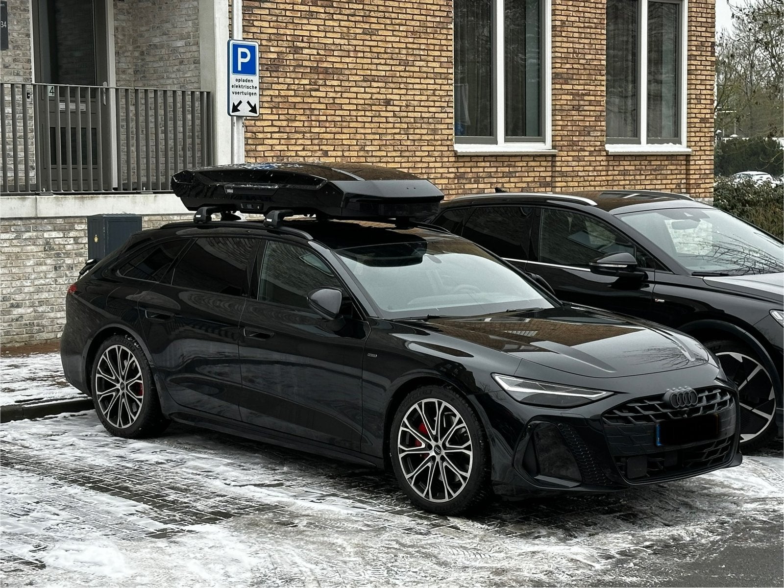 Te huur: thule motion 3 xl low black glossy. 400L inhoud., Ophalen, Nieuw