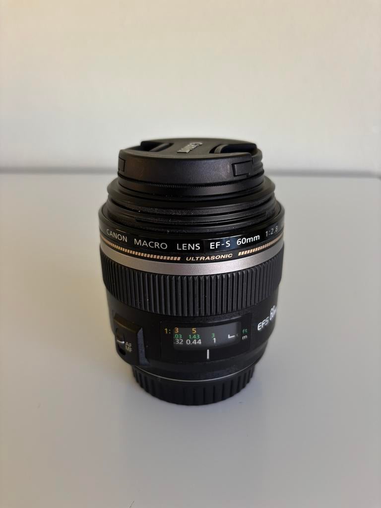 Canon macro lens objectief EF-S 60mm 1:2.8 USM, Ophalen of Verzenden, Zo goed als nieuw, Macrolens