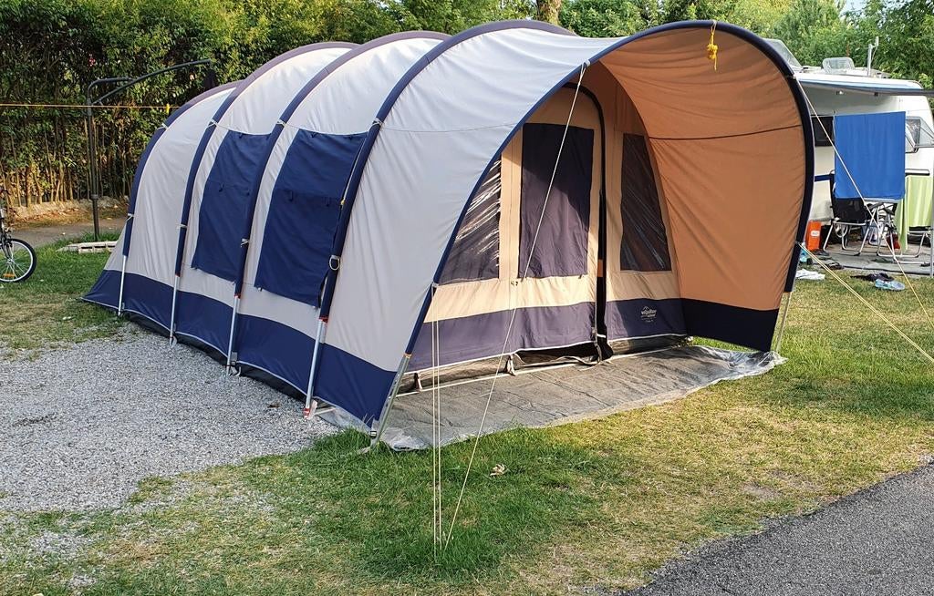 Vrijbuiter Cedar tunneltent, Caravans en Kamperen, Ophalen, Gebruikt, Tot en met 5
