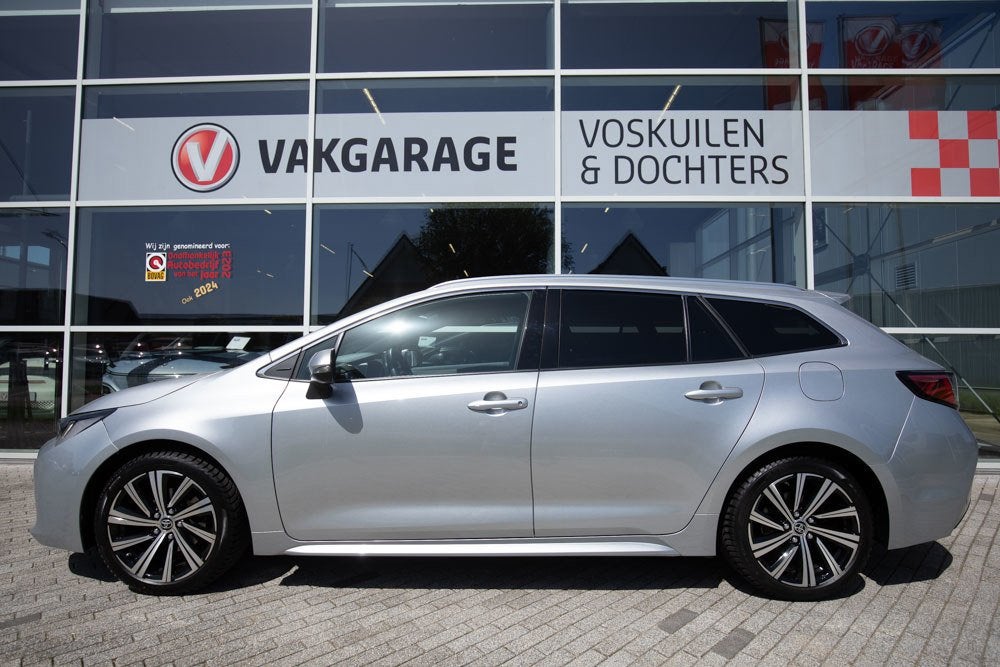 Toyota Corolla Touring Sports 1.8 Hybrid Dynamic Style, Gebruikt, 750 kg, 4 cilinders, Automatische klimaatregeling