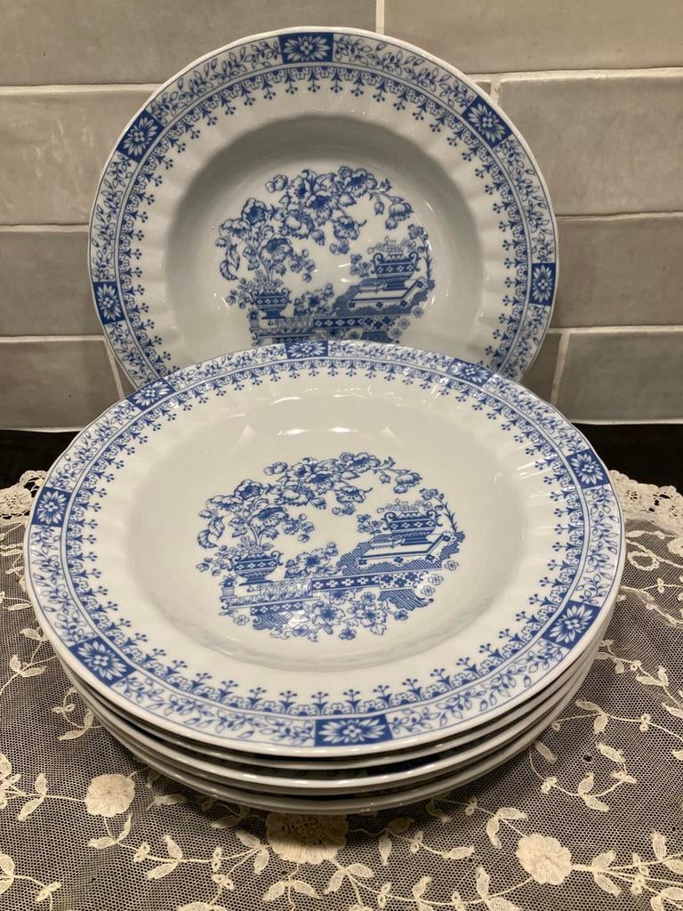 Diep bord JL Menau von Henneberg (290424), Huis en Inrichting, Keuken | Servies, Ophalen of Verzenden, Zo goed als nieuw, Bord(en)