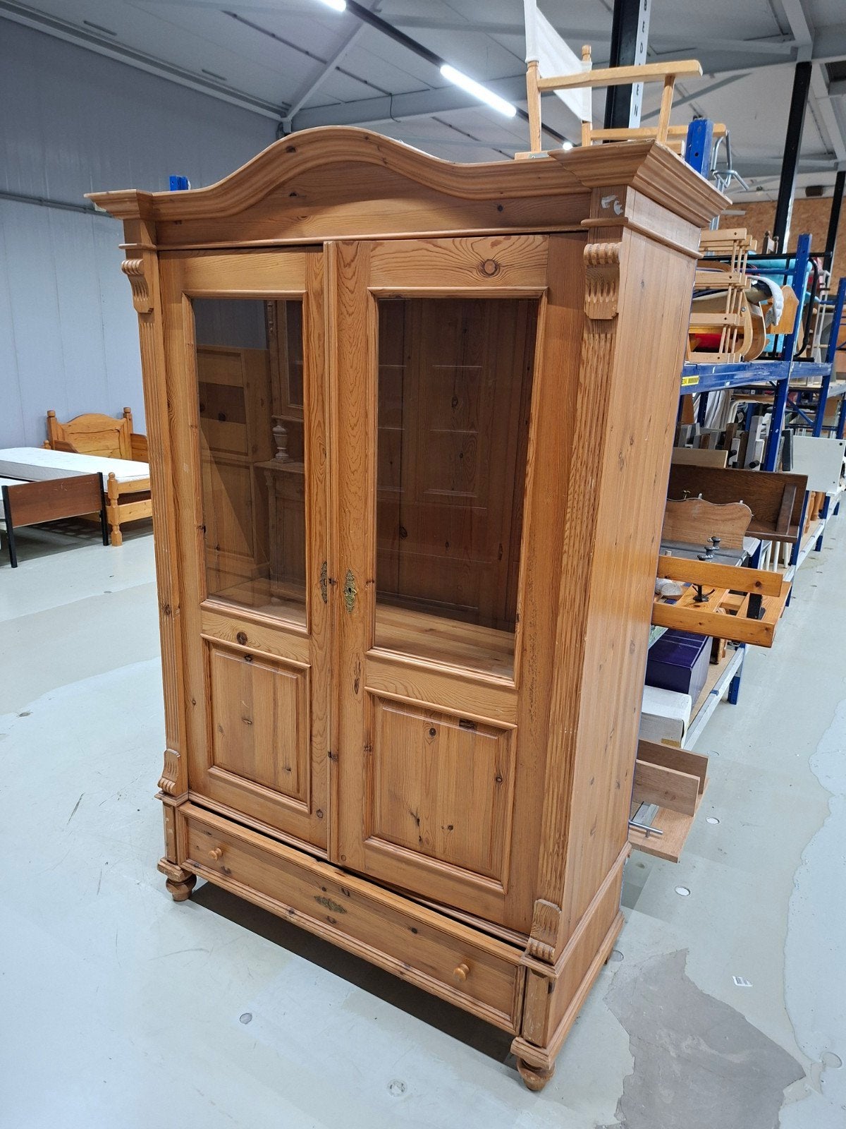Antieke grenen vitrinekast met lade, Ophalen of Verzenden, K, J, M