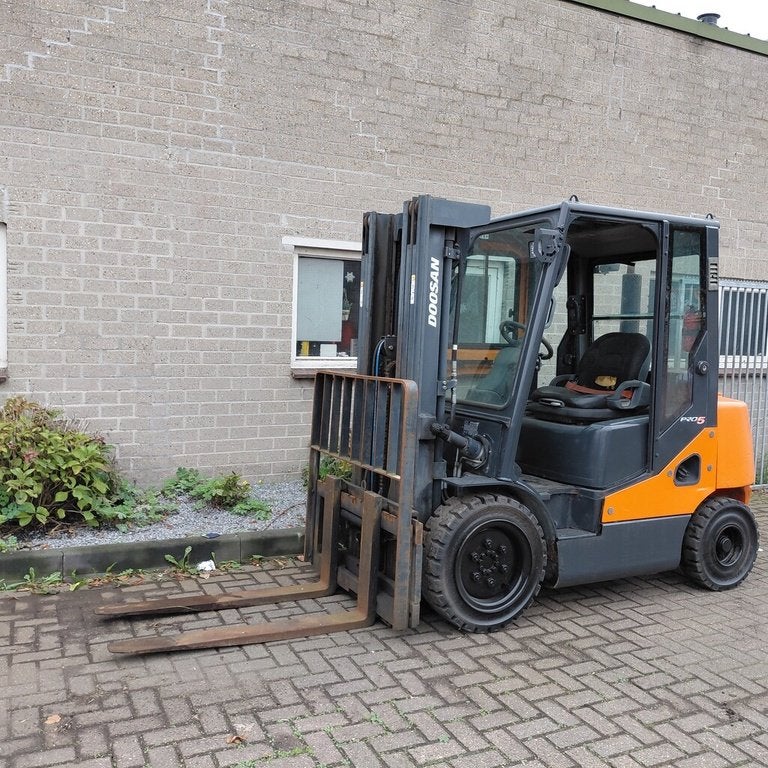 DOOSAN D30 S-5 Diesel Heftruck triplo 4,7 m Shift (BJ 2013), Doosan, Diesel, Communications.emea@doosan.com, Heftruck
