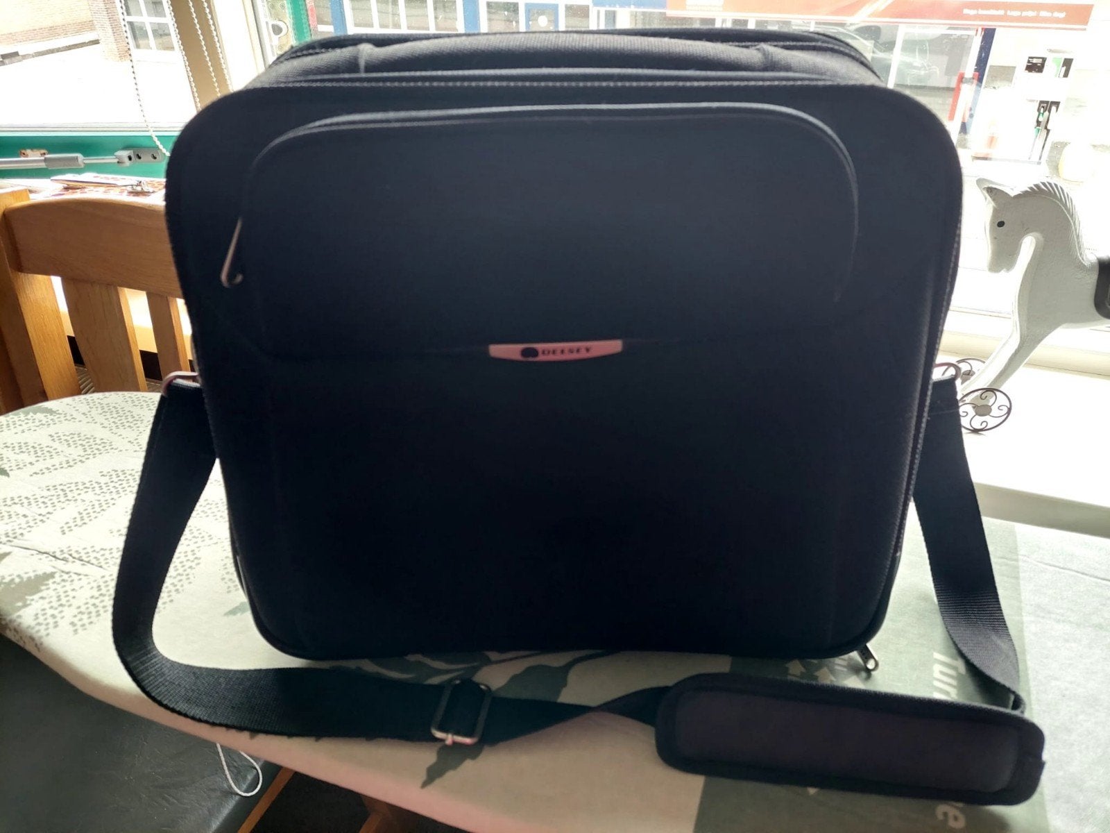 Delsey Reistas/Schoudertas Zwart - Ideaal voor korte trips, Ophalen