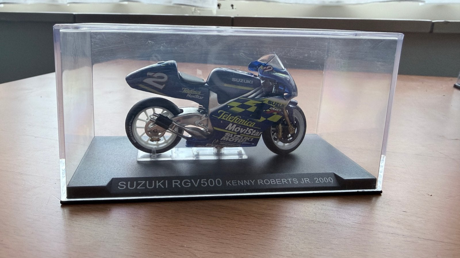 Suzuki RGV500 Kenny Roberts Jr. 2000 Schaal 1:24, Ophalen of Verzenden, Zo goed als nieuw, Motor