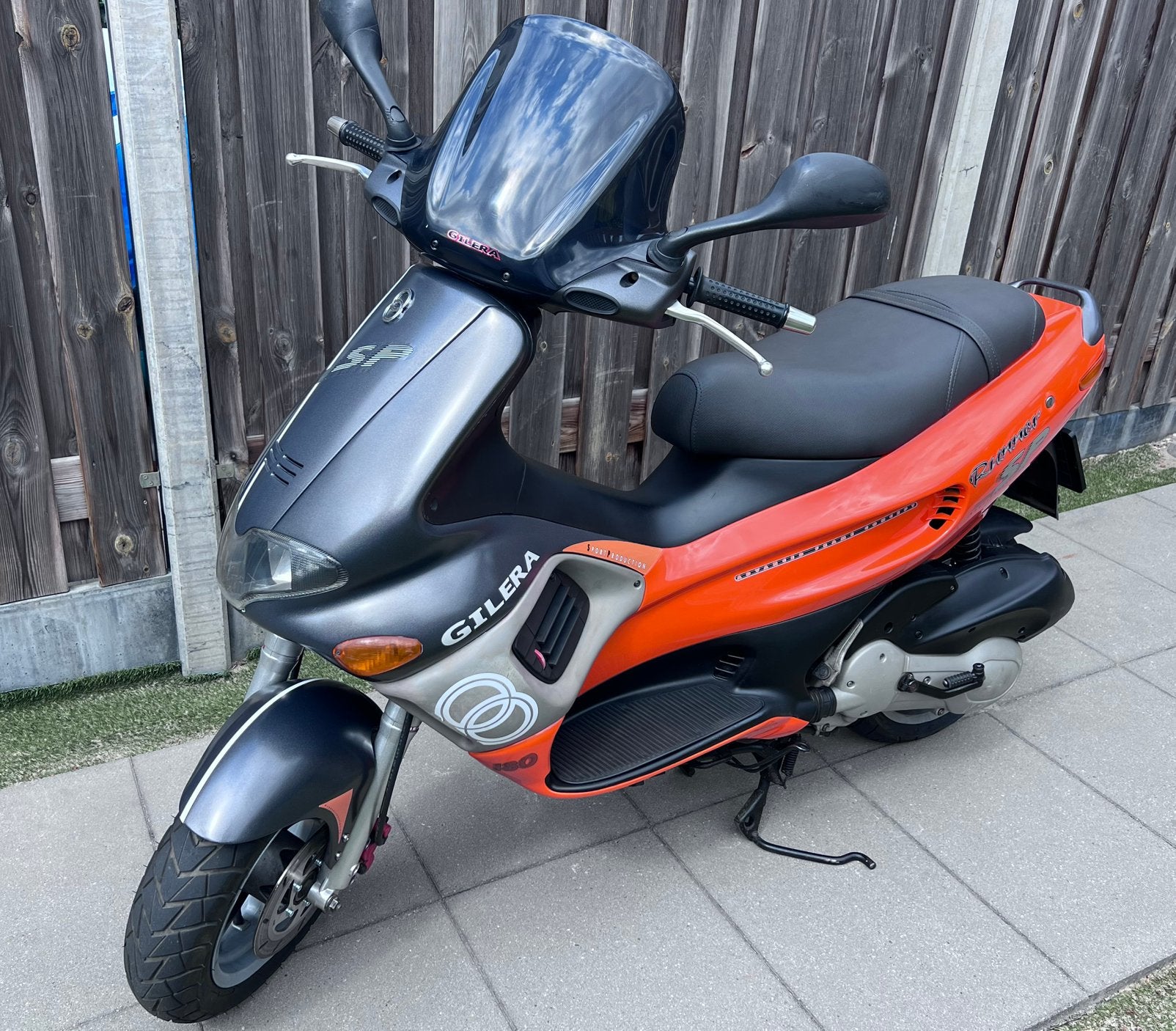 Gilera runner 180cc sp DD bj 2000 M08 origineel, Fietsen en Brommers, Scooters | Piaggio, Ophalen of Verzenden, Zo goed als nieuw