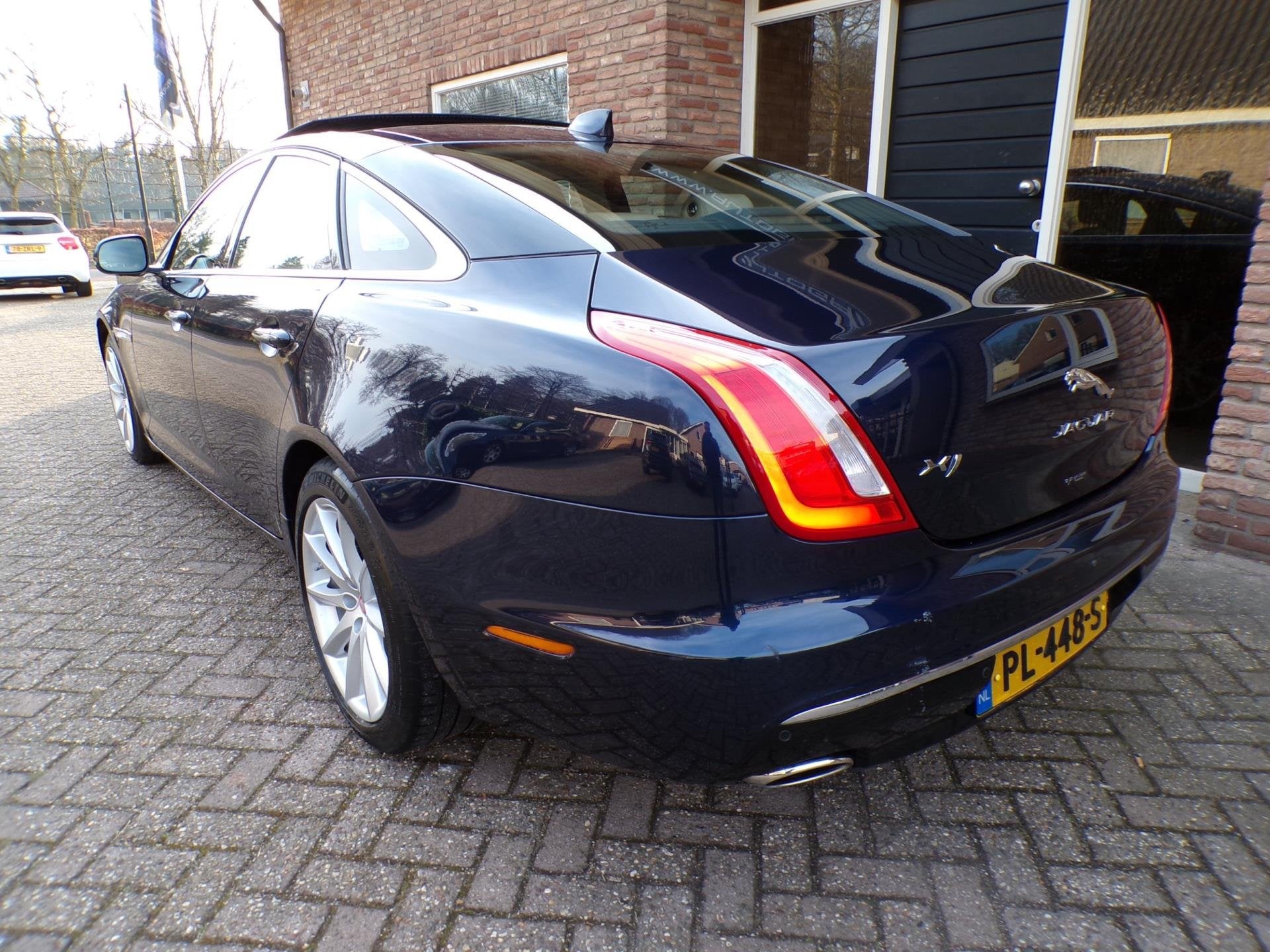Jaguar XJ