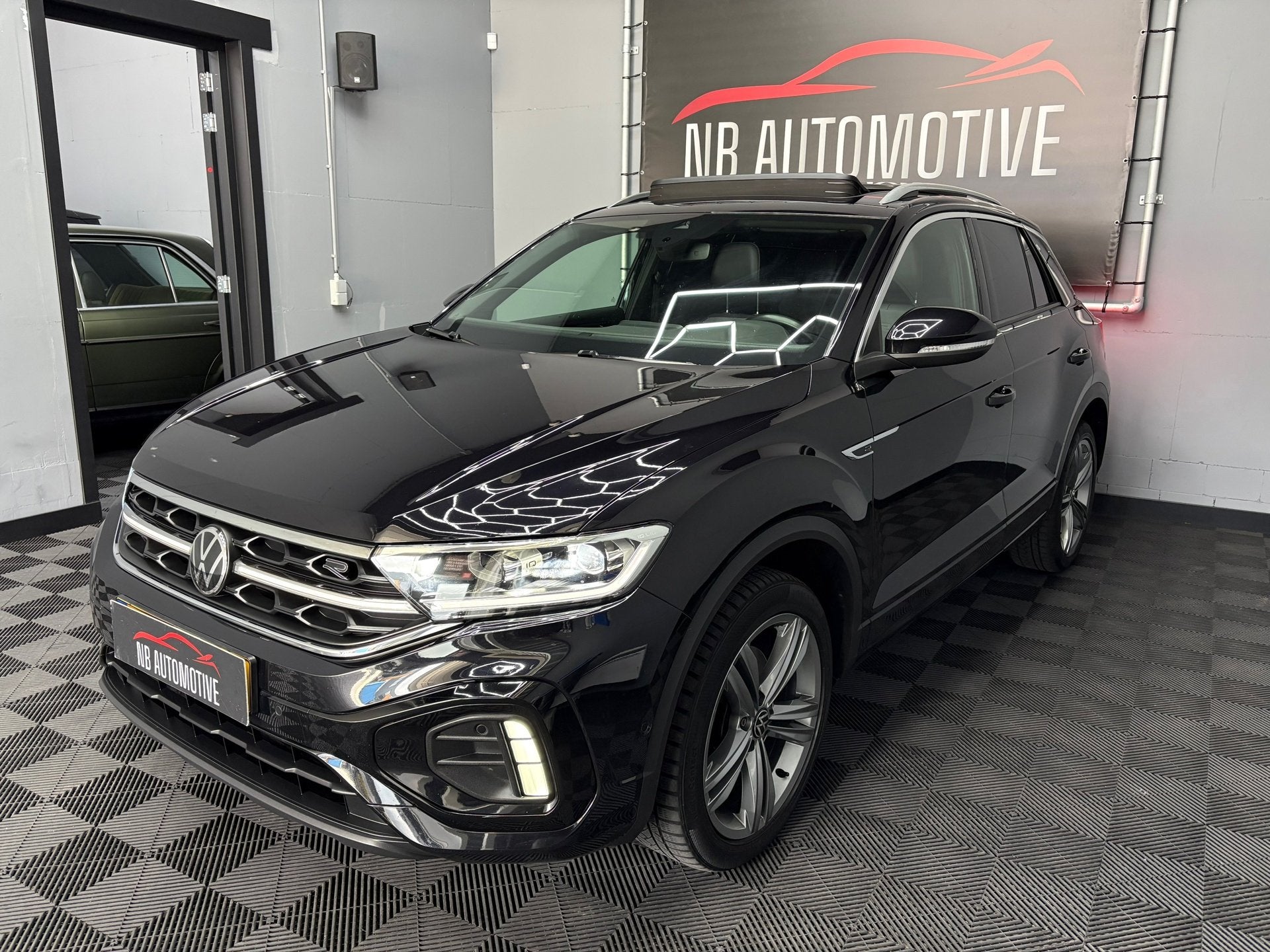 Volkswagen T-Roc 1.5 TSI R-Line Pano, Auto's, Volkswagen, Stof, 4 cilinders, 150 pk, Zwart