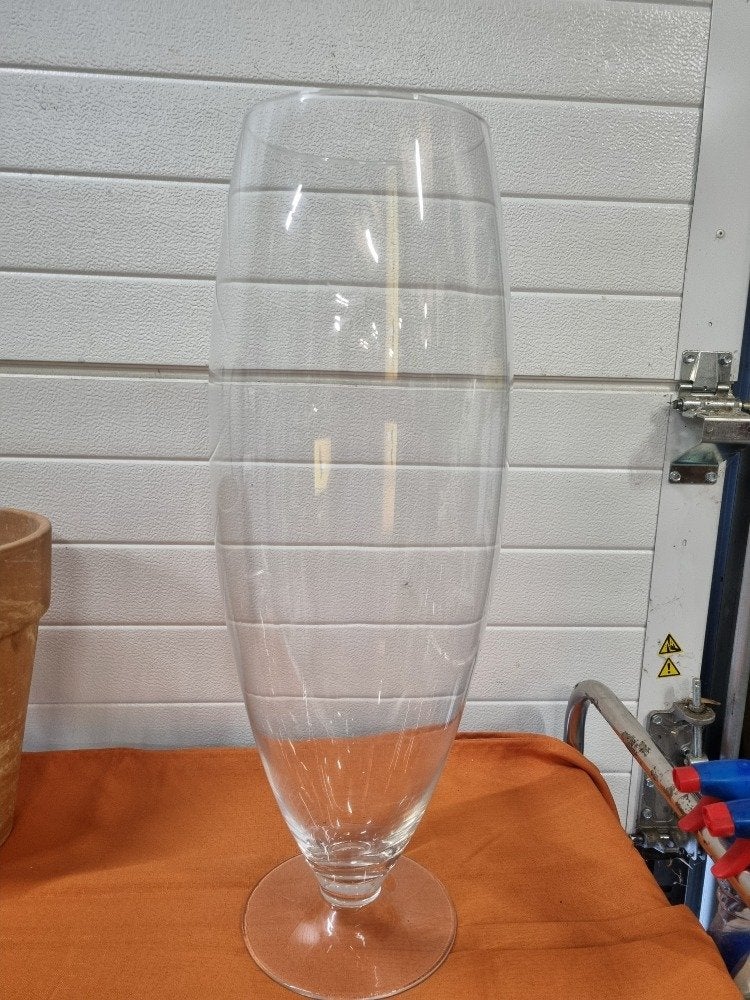 vaas groot glas op voet 65h, Ophalen of Verzenden