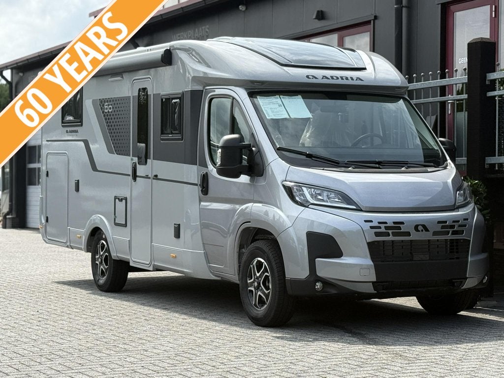 Adria Compact DL 60 years - 60Y EDITON - DEMOMODEL, Chemisch toilet, Fiat, 6 tot 7 meter, Bedrijf