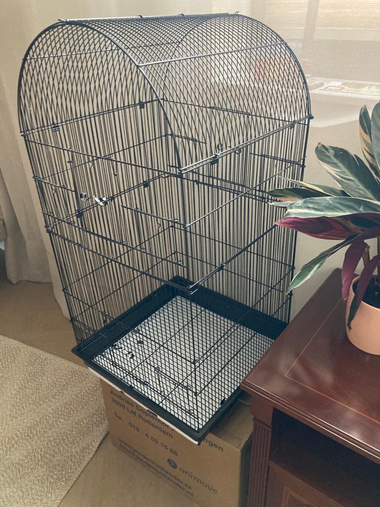mooie vogelkooi te koop - nieuw bungy en accesoires 90 euro, Ophalen, Zo goed als nieuw, Metaal, Vogelkooi