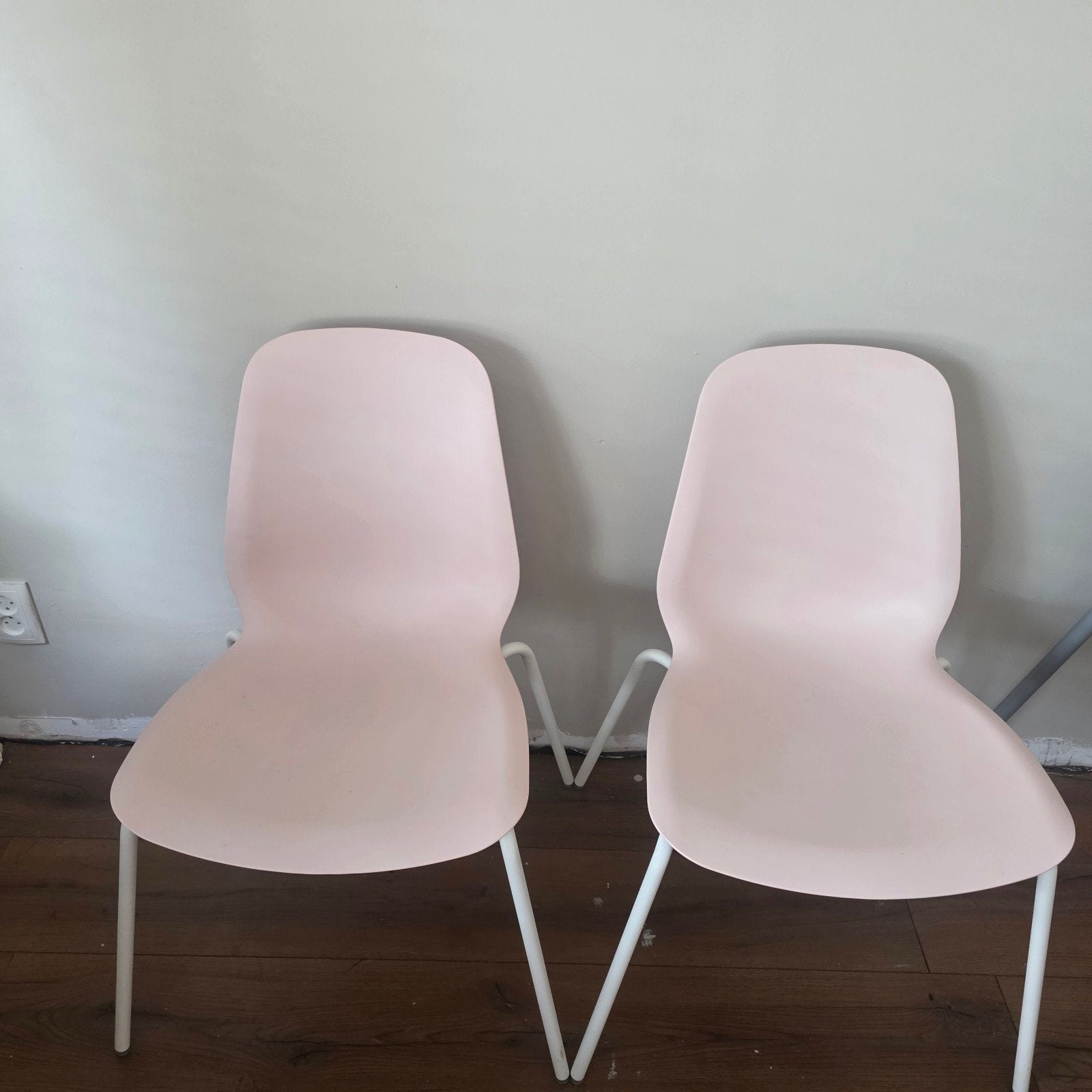 2 roze stoelen, Ophalen, Twee