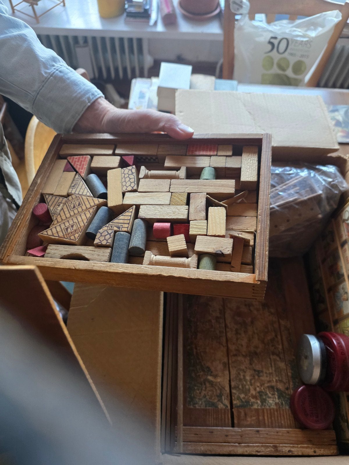 Romaanse bouwkunst – houten blokken uit de jaren 30-40, Ophalen