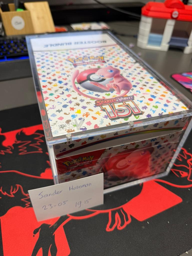 Booster bundel display 151 sealed in acryl, Ophalen of Verzenden, Nieuw, Boosterbox, Foil