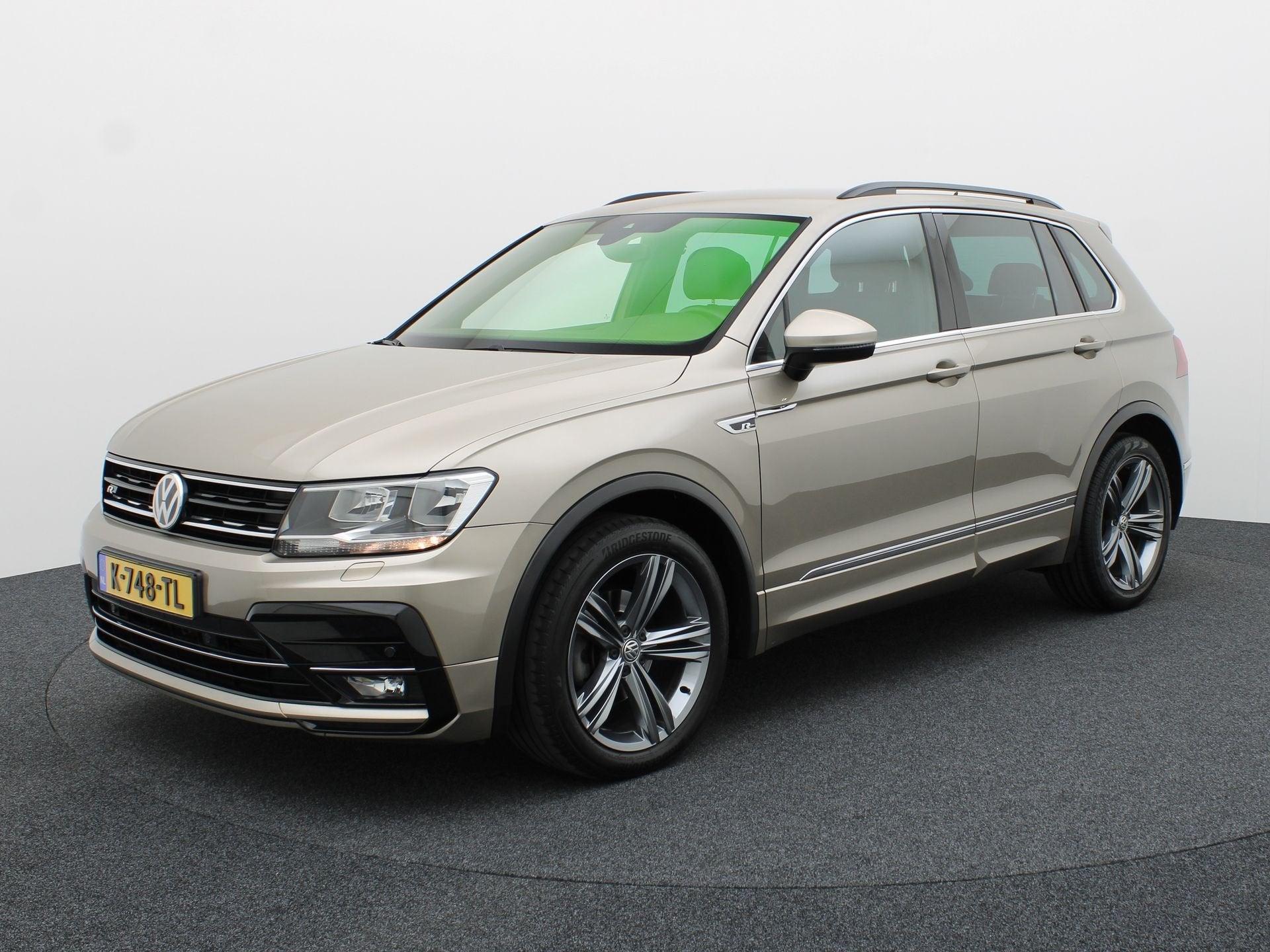 Volkswagen Tiguan 1.4 TSI ACT Highline Business R | 3x R-Lin, 12 maanden, Euro 6, 4 cilinders, Geel