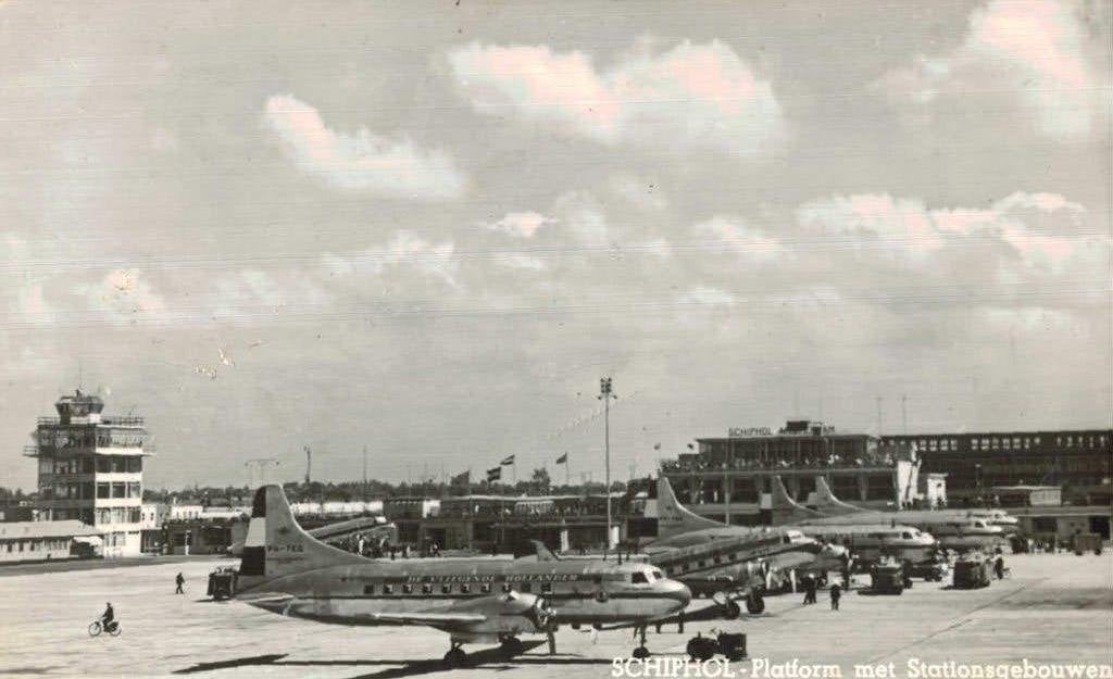 SCHIPHOL Platform met stationsgebouwen, Verzamelen, Ophalen of Verzenden, Zo goed als nieuw, Kaart, Foto of Prent