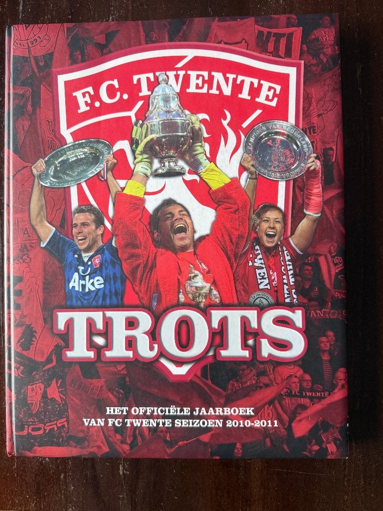 FC Twente Trots Jaarboek Seizoen 2010 - 2011, Ophalen, Zo goed als nieuw, F.C. Twente, Boek of Tijdschrift