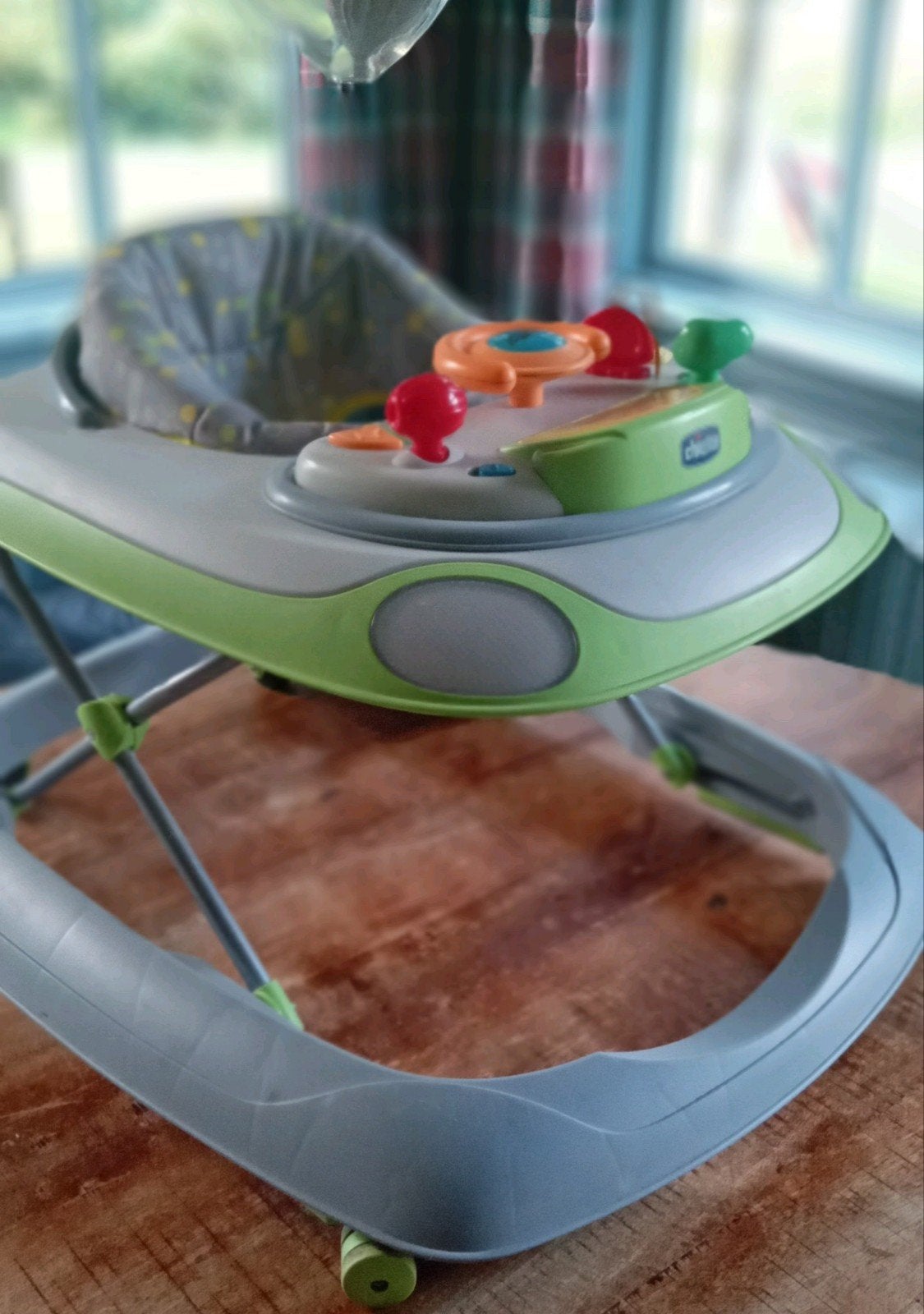 Chicco Baby Walker - Groen/Grijs met Speelblad, Ophalen, Zo goed als nieuw