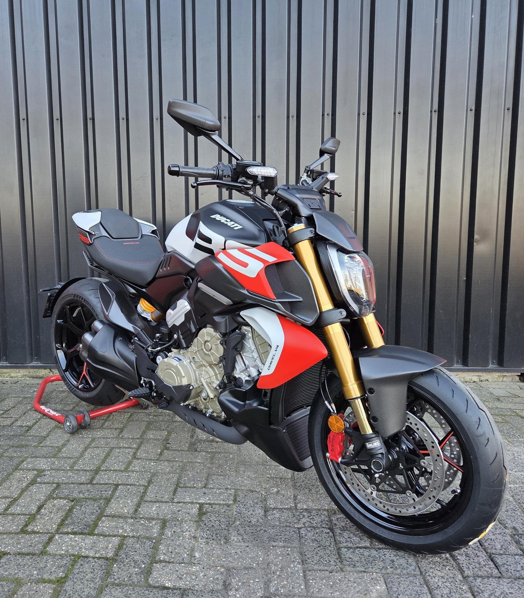 Ducati Diavel V4 RS, Bedrijf, Overig