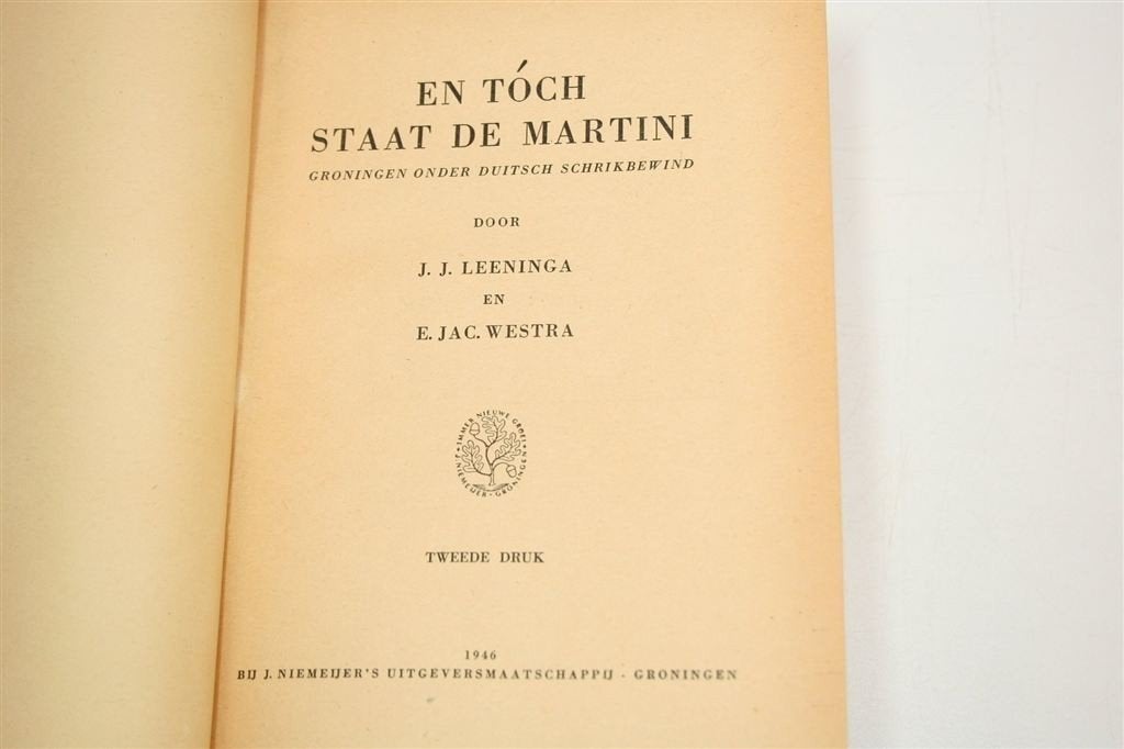 En Tóch Staat de Martini — Groningen, WOII Duits Bewind 1946, Boeken, Ophalen of Verzenden, Gelezen