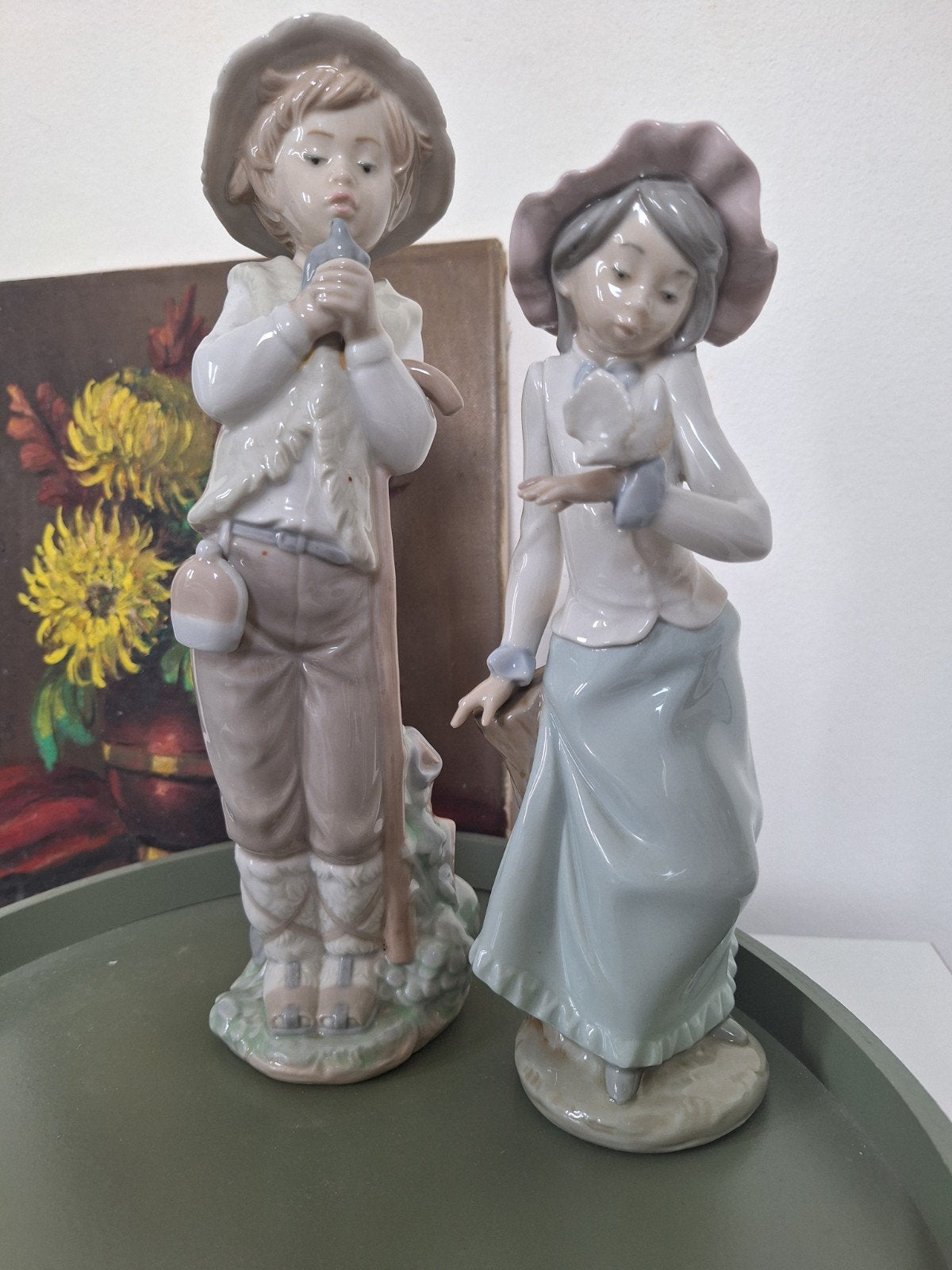 Prachtige NAO Lladro Beeldjes: Meisje en Jongen met Duif, Verzamelen, Ophalen of Verzenden, Zo goed als nieuw, Mens