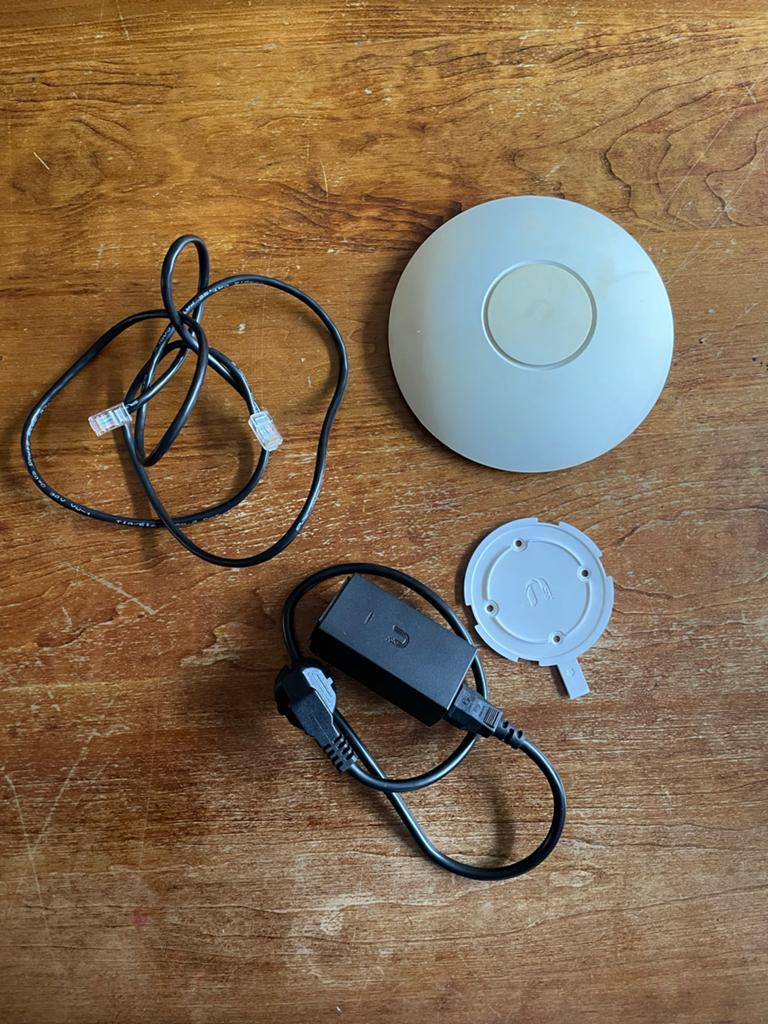 Ubiquiti UniFi AP-AC-LR Access Point met PoE, Ophalen of Verzenden, Gebruikt