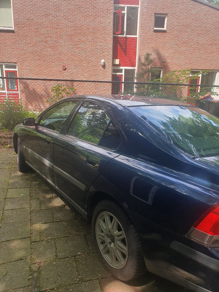 Volvo S60 2.4 140PK 2004 Blauw, Voorwielaandrijving, 1442 kg, Zwart, Blauw