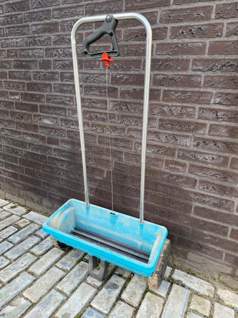 Gardena meststrooier, Ophalen