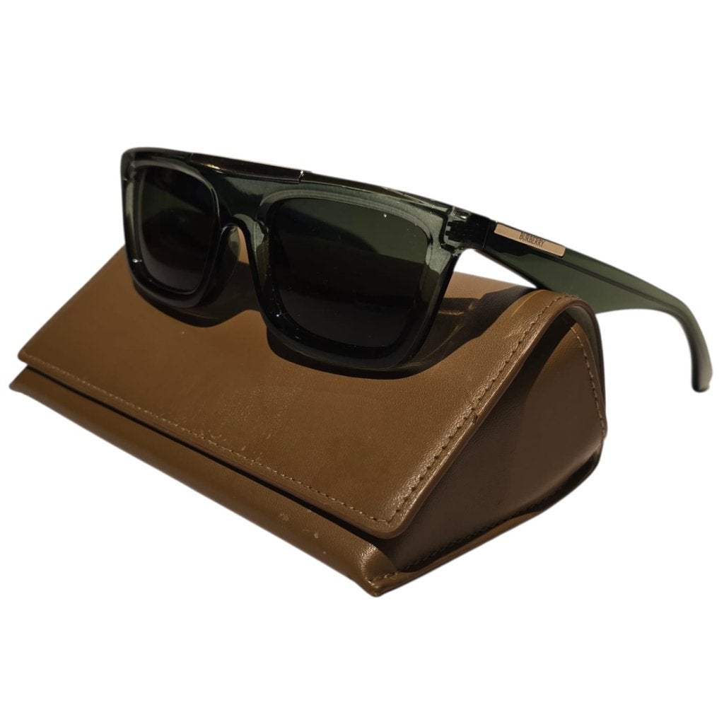 Burberry B4451-U Zonnebril Green | Nette Staat, Burberry, Gebruikt, https://www.burberry.com/contact-us/, Horseferry House, Horseferry Road, London SW1P 2AW, Verenigd Koninkrijk