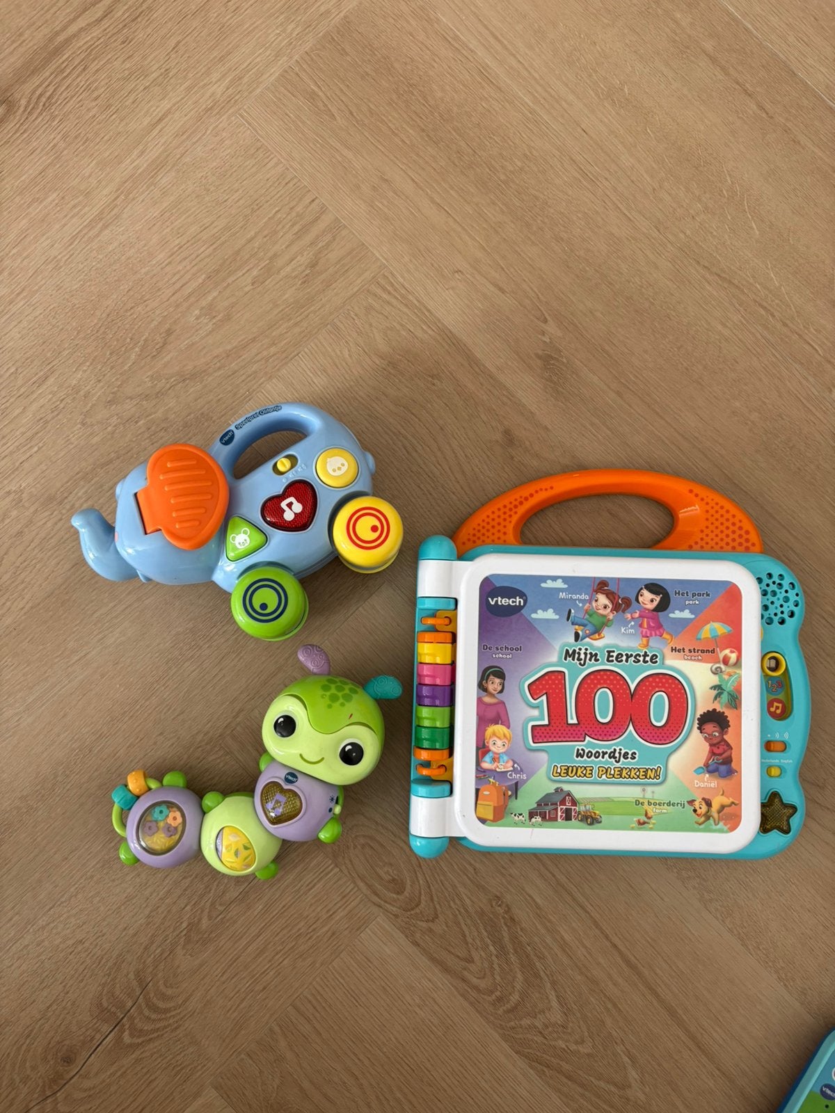 Vtech speelgoed Rups, olifant en boekje vanaf 6 maand, Kinderen en Baby's, Speelgoed | Vtech, Ophalen of Verzenden, Zo goed als nieuw