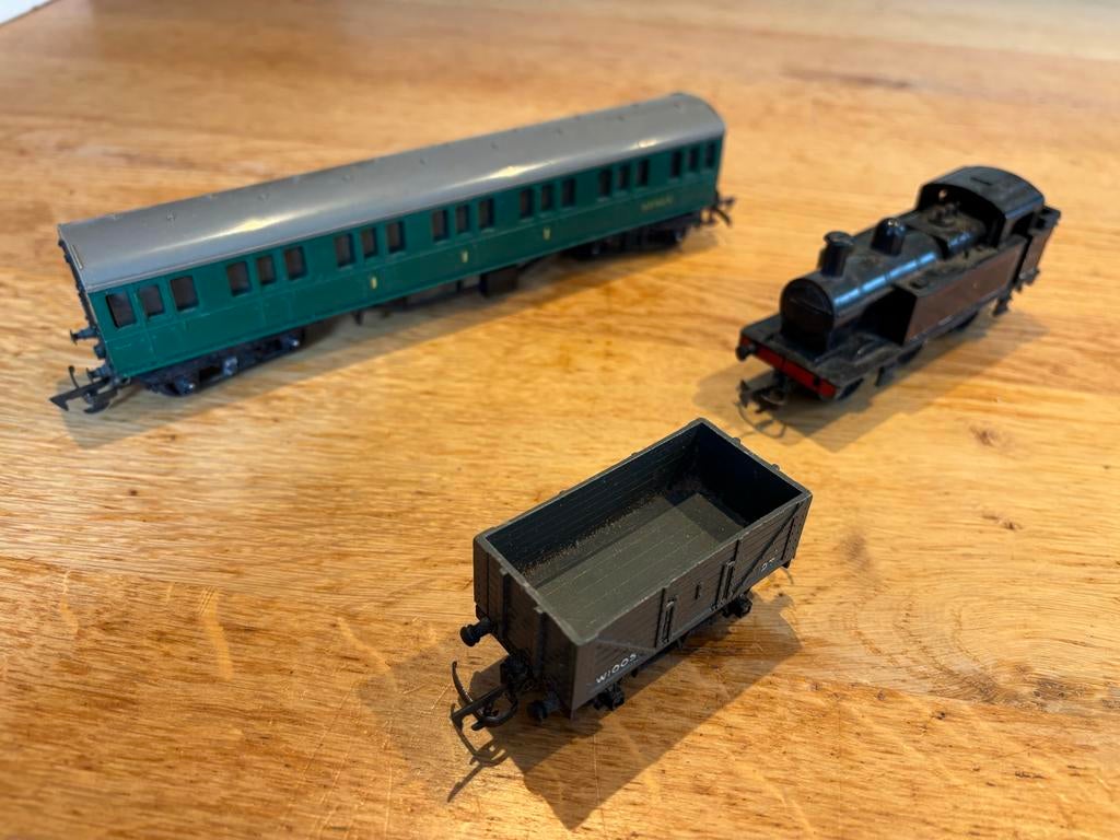 Triang stoomlocomotief met 2 wagons - Niet getest, Hobby en Vrije tijd, Modeltreinen | H0, Gelijkstroom, Analoog, Ophalen, Overige merken