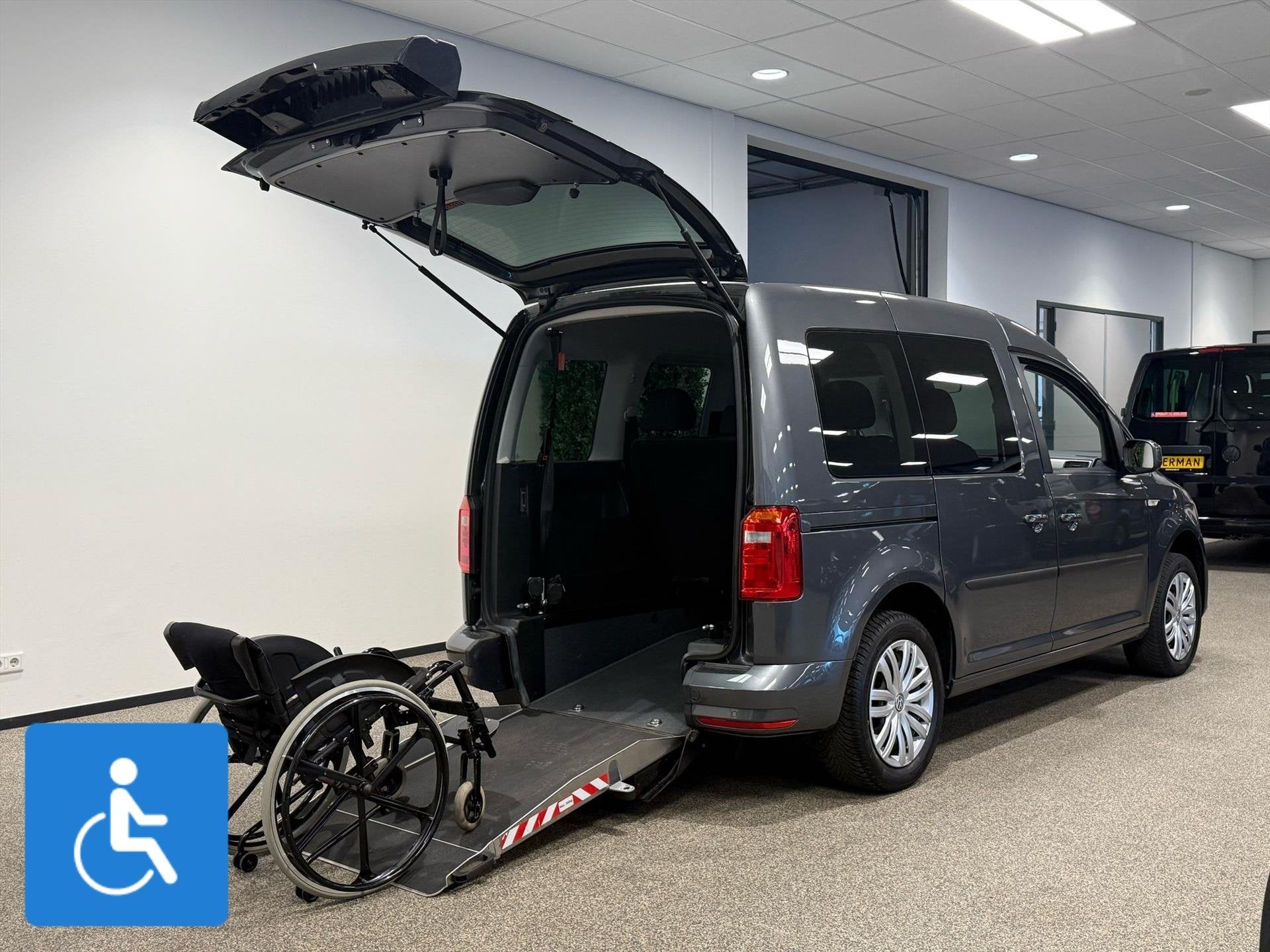 Volkswagen Caddy L1 Rolstoelauto 3+1 of 5+0, 12 maanden, Stof, Gebruikt, Handgeschakeld
