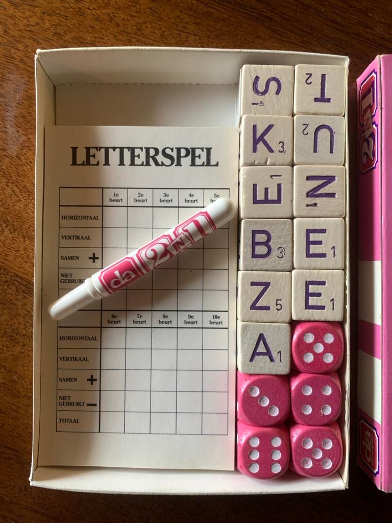 2 in 1 Cijfer & Lettercombinatiespel ‘81 Vintage DA drogist, Een of twee spelers, Ophalen of Verzenden, Zo goed als nieuw, Reisspel