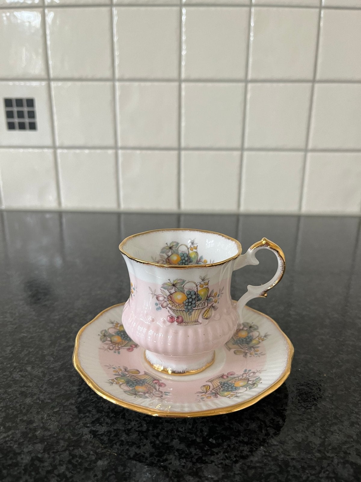 Vintage Kop en Schotel Elizabethan Fine Bone China Engeland, Antiek en Kunst, Antiek | Servies los, Ophalen of Verzenden